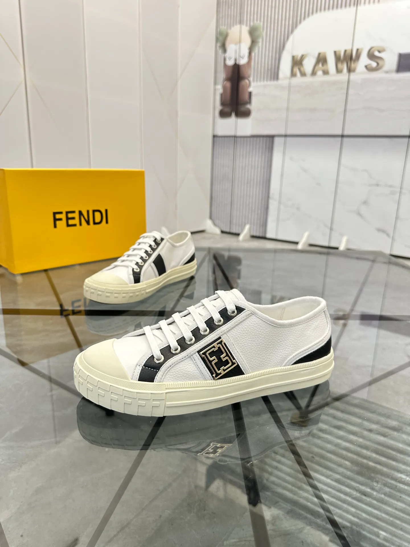 Selling men's shoes 💰: 💰P440¥ Product trademark: Fendi* "Fendi*" low-top casual shoes Regular size: 38-44 (can be customized to 45) Product materials: imported cowhide upper, sheepskin lining, original outsole. No.:6735